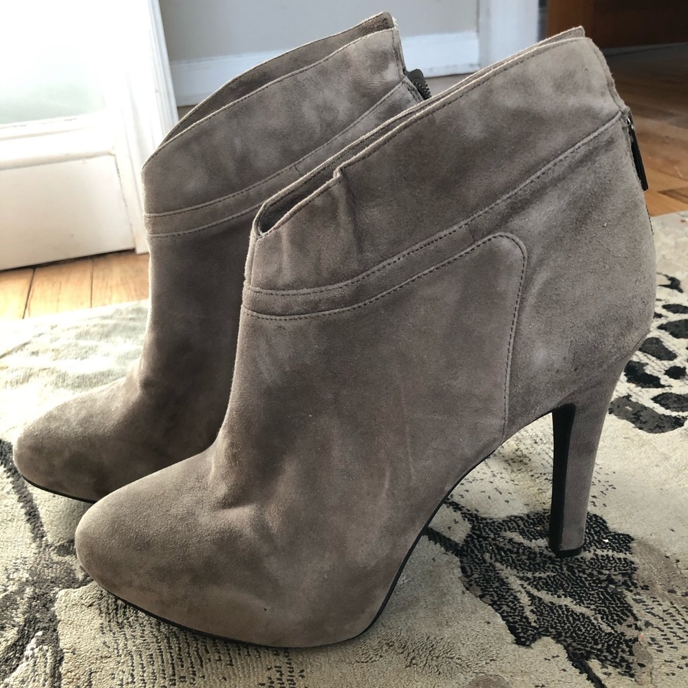 New Jessica Simpson Gray micro suede Ankle Boots